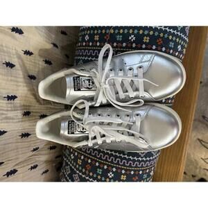 JI2930 adidas Originals Stan Smith Silver Metallic Core Black (Women's 8)